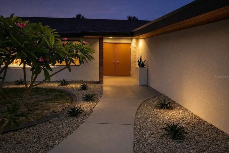 4 bedroom Single Family Residence at 1901 Upper Cove Terrace, Coral Cove, Sarasota — photo 2