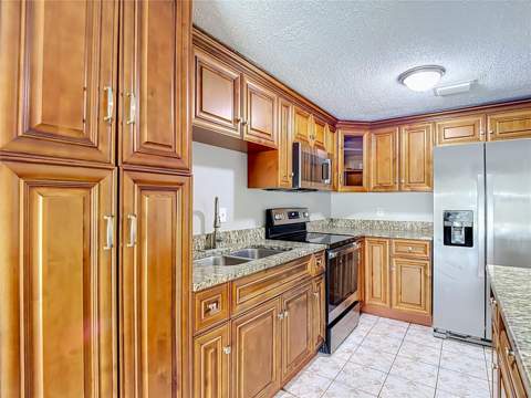 6701 Village Grove Court, Tampa FL - photo 12 of 39