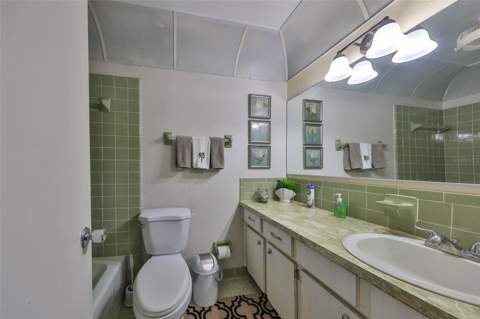 672 Allegheny Drive, Sun City Center FL - photo 6 of 47