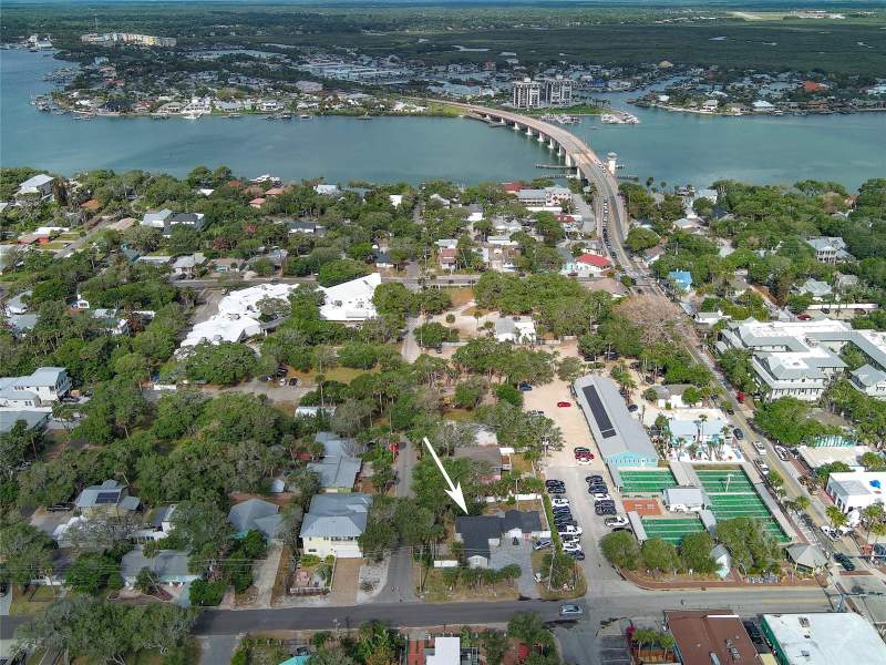 4 bedroom Single Family Residence at 200 S Pine Street, Barber 09-17-34, New Smyrna Beach — photo 3