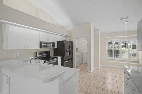 6208 Huntington Drive, Zephyrhills FL - photo 13 of 50