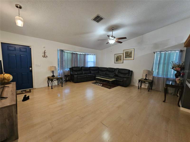4 bedroom Single Family Residence at 1885 Feather Tree Circle, Feather Tree, Clearwater — photo 4