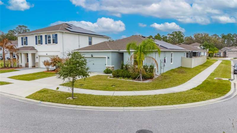 4 bedroom Single Family Residence at 33146 SAND CREEK DRIVE, UNION PARK PH 6A 6B 6C, WESLEY CHAPEL — photo 2