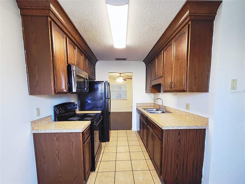 3 bedroom Townhouse at 11807 MINTWOOD COURT, WHISPER LAKES, ORLANDO — photo 5