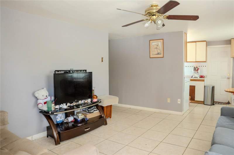 4 bedroom Single Family Residence at 636 Dogwood Court, Colonial Village 3rd Add, Dunedin — photo 2
