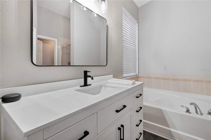 3 bedroom Single Family Residence at 11326 Laurel Brook Court, Rivercrest Ph 2 Prcl K An, Riverview — photo 5