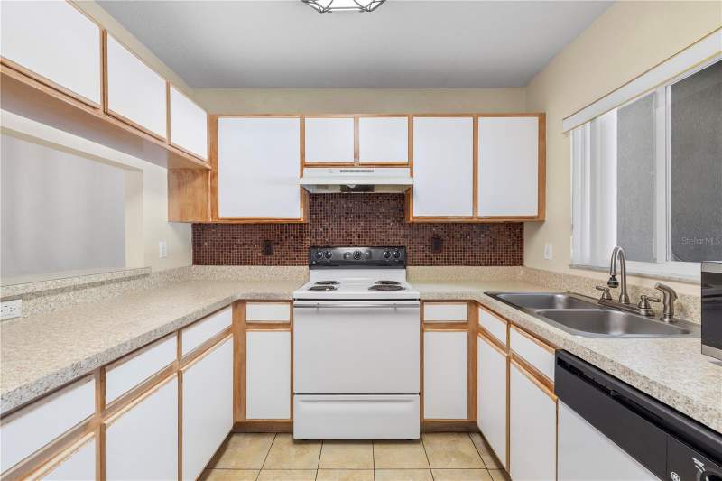 2 bedroom Townhouse at 1907 Fluorshire Drive, Providence Twnhms Ph 3, Brandon — photo 5