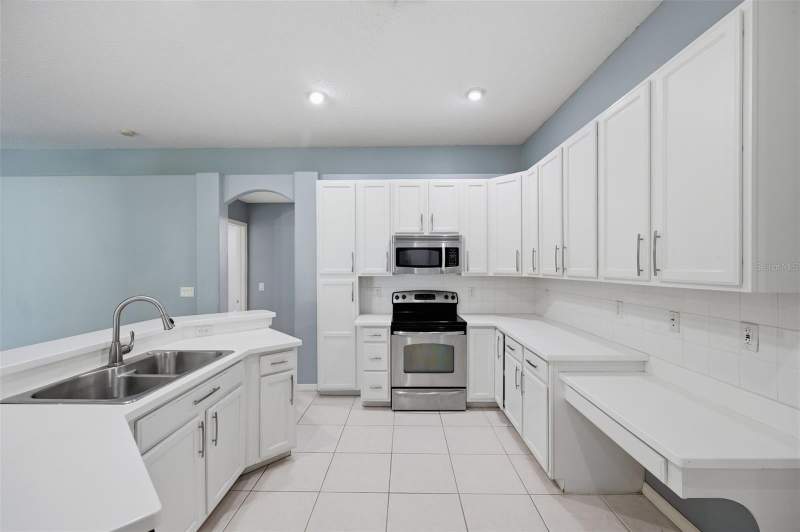 4 bedroom Single Family Residence at 14617 Edgemere Drive, Sterling Hill Ph 1A, Spring Hill — photo 4