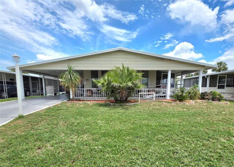 2 bedroom Manufactured Home at 5334 Comanche Street, Lake Betmar Estates Unit 7, Zephyrhills — photo 2