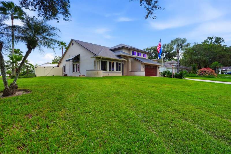 5 bedroom Single Family Residence at 2715 Mock Orange Court, Buckhorn Oaks Unit 2, Valrico — photo 2