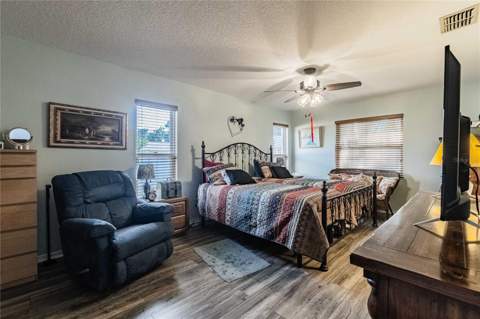 301 Louis Edward Court, Lakeland FL - photo 12 of 33