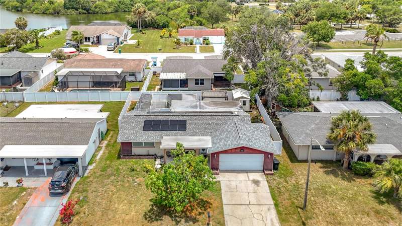 3 bedroom Single Family Residence at 8944 Ledgestone Lane, Embassy Hills, Port Richey — photo 2