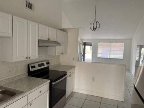 10205 Bellhurst Court, Tampa FL - photo 7 of 19