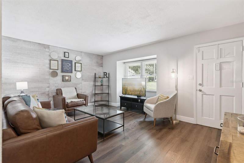 2 bedroom Condominium at 820 Park Lake Circle #11, Park Lake Twnhs, Maitland — photo 2
