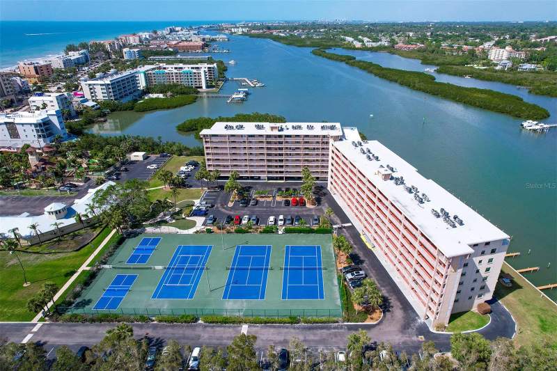 Bay Shores Yacht & Tennis Club