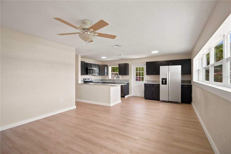 4 bedroom Single Family Residence at 2057 Garden Parkway, Garden Heights, Bradenton — photo 4