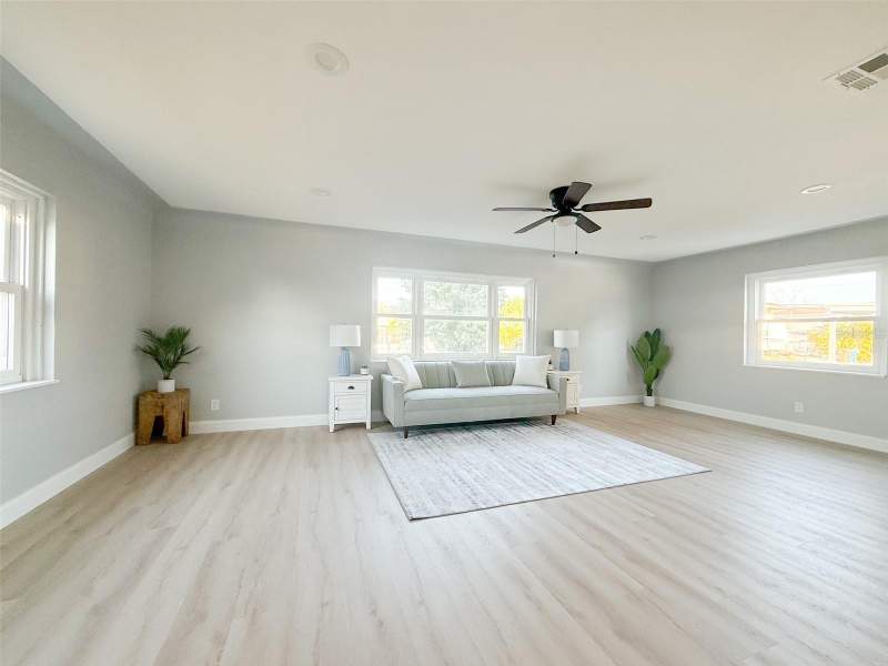4 bedroom Single Family Residence at 13290 3rd Street, Pages Rep Of Mitchells Beach, Madeira Beach — photo 4