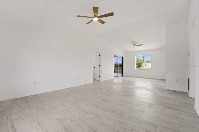 2 bedroom Single Family Residence at 192 Annapolis Lane, Rotonda West Oakland Hills, Rotonda West — photo 4