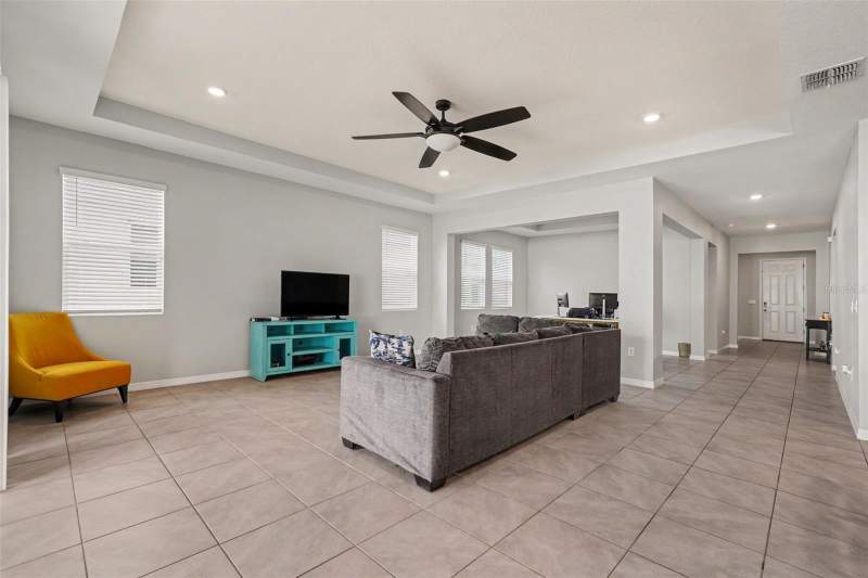 4 bedroom Single Family Residence at 528 Ocean Spray Drive, Shell Cove Ph 2, Ruskin — photo 3