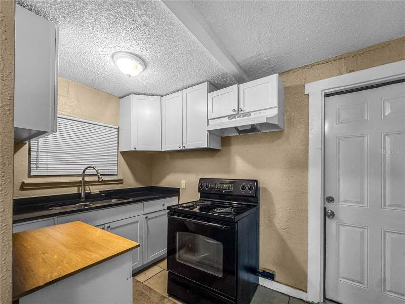2 bedroom Single Family Residence at 8307 N Hillsborough Lane, Kathryn Park, Tampa — photo 3