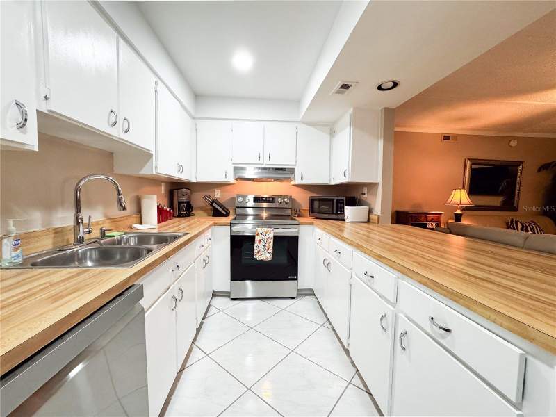 2 bedroom Condominium at 12760 Indian Rocks Road #510, New Atlantis Club Condo, Largo — photo 4