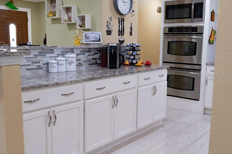 6 bedroom Single Family Residence at 11001 N Armenia Avenue, Golfland Of Tampas North Side, Tampa — photo 5