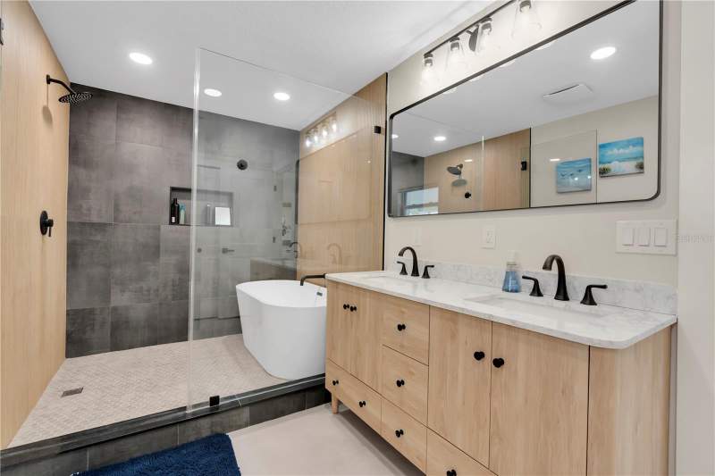 3 bedroom Single Family Residence at 24 MARINA TERRACE, PARADISE ISLAND 6TH ADD, TREASURE ISLAND — photo 5