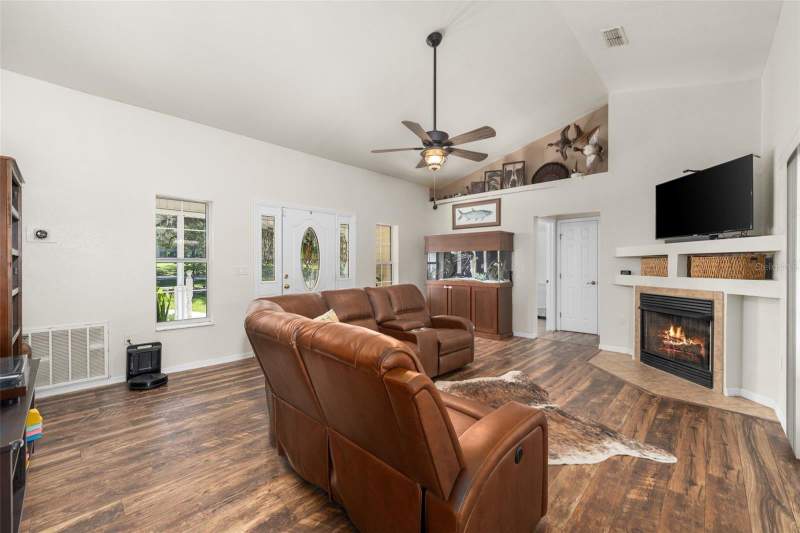 3 bedroom Single Family Residence at 646 NE 2nd Street, Williston, Williston — photo 4