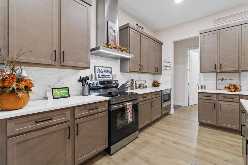 3 bedroom Single Family Residence at 9013 Mississippi Run, Glen Lakes Ph 1, Weeki Wachee — photo 4