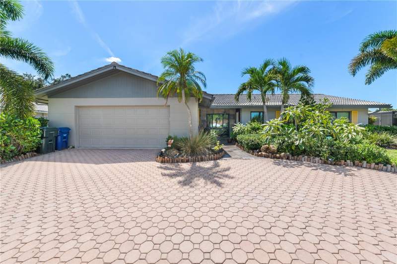 2 bedroom Single Family Residence at 3377 Spring Mill Circle, Village Green Club Estates, Sarasota — photo 3