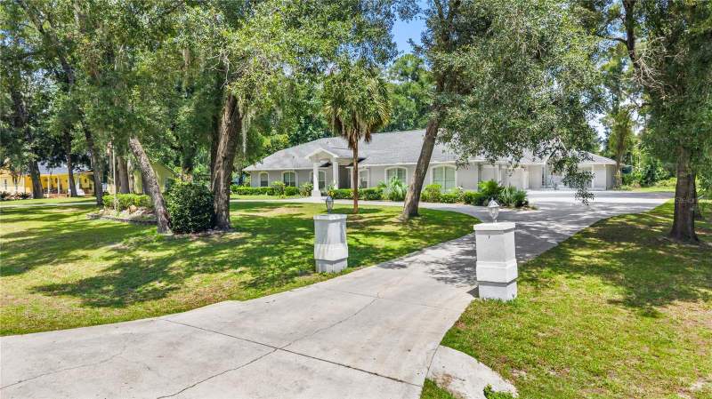 6 bedroom Single Family Residence at 11108 NW 70th Circle, Buck Bay Ph 1, Chiefland — photo 2