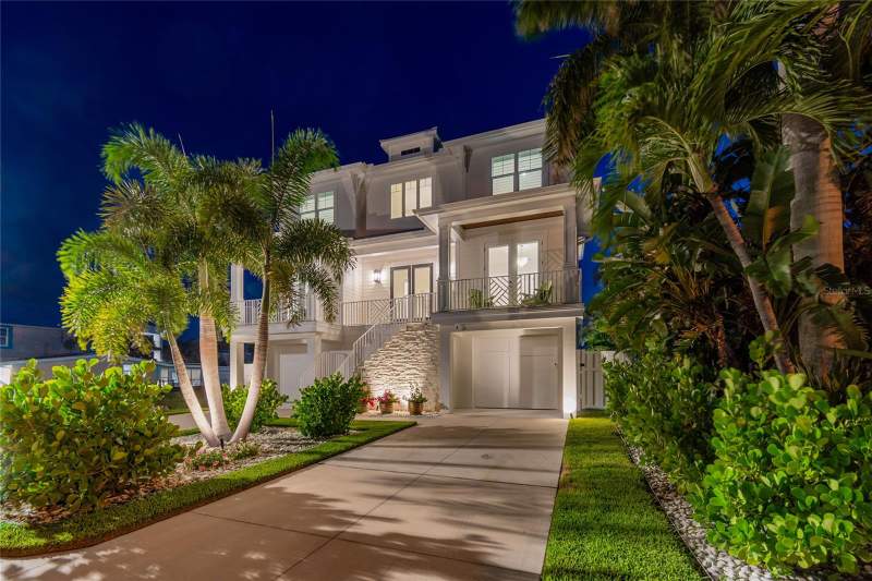 5 bedroom Single Family Residence at 17715 WALL CIRCLE, HARBOR SHORES 4TH ADD, REDINGTON SHORES — photo 1