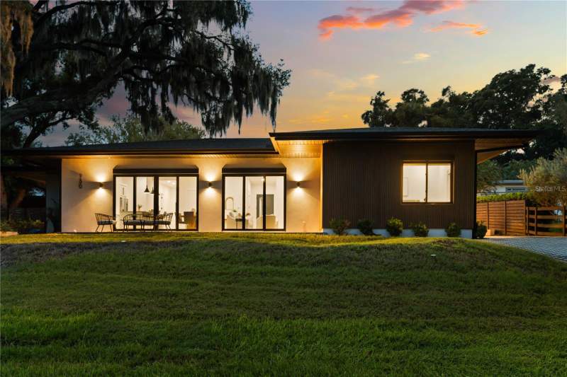 4 bedroom Single Family Residence at 930 East Boulevard, Windermere Town, Windermere — photo 2