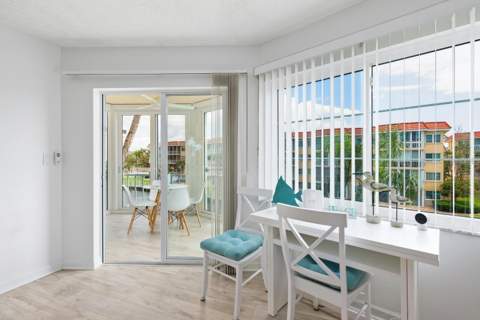 1250 N Portofino Drive #304, Sarasota FL - photo 9 of 45