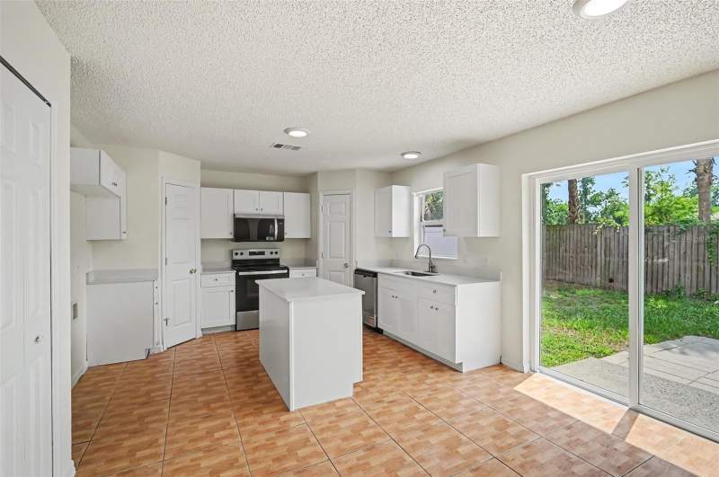 4 bedroom Single Family Residence at 1093 Amanda Kay Circle, Forest Cove, Sanford — photo 5
