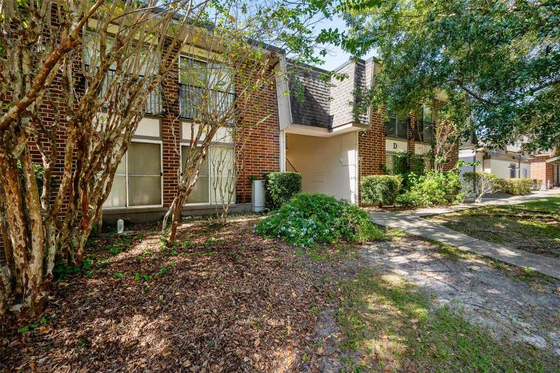 1 bedroom Condominium at 1700 SW 16th Court #D24, Summit House, Gainesville — photo 2