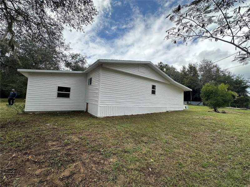 4 bedroom Mobile Home at 17405 NE 38th Lane Road, National Forest Recreation Unrec, Silver Springs — photo 2