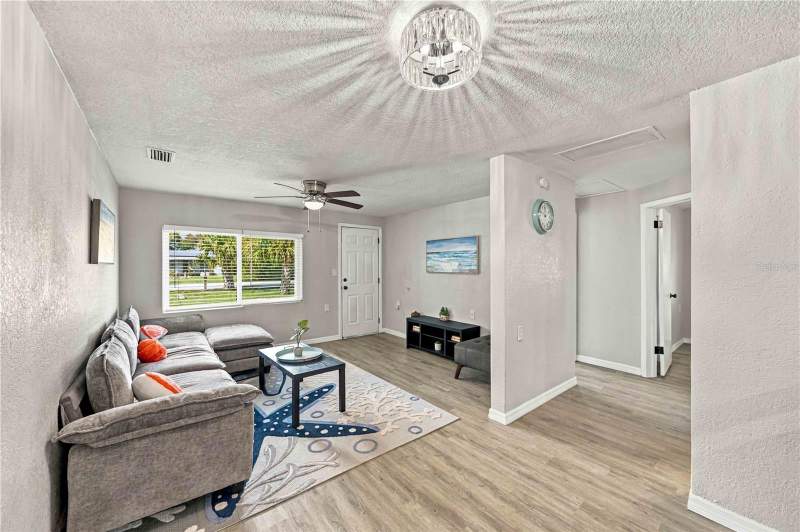 3 bedroom Single Family Residence at 123 Virginia Court, Pine Haven, Englewood — photo 4