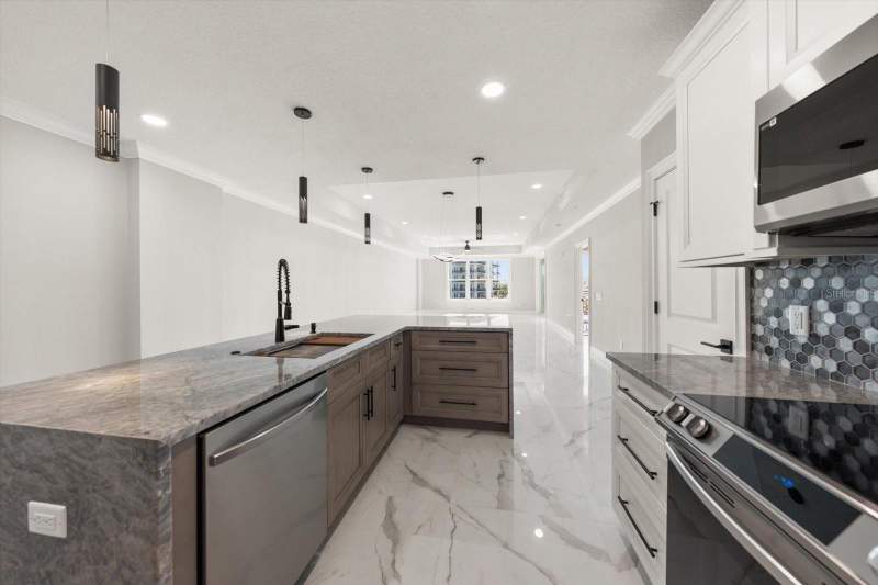 3 bedroom Condominium at 211 Dolphin Point #303, La Brisa Del Mar Condo Unit 303, Clearwater — photo 5