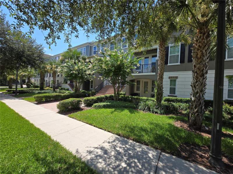 4 bedroom Townhouse at 529 Lanark Court, Copley Square, Orlando — photo 2