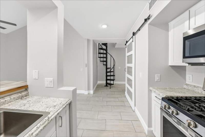2 bedroom Townhouse at 101 N Hill Avenue #2, Lofts Ph 01, Deland — photo 5