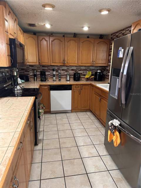 8848 Oak Circle, Tampa FL - photo 14 of 27