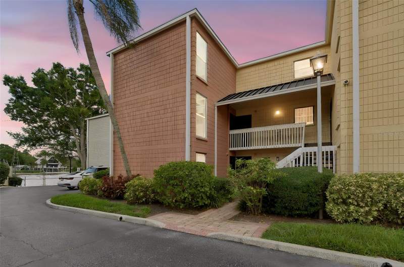 2424 W TAMPA BAY BOULEVARD #I204 home for sale in Marina Club Of Tampa