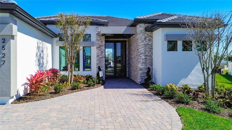 4 bedroom Single Family Residence at 2527 Gleason Parkway, Cape Coral, Cape Coral — photo 4