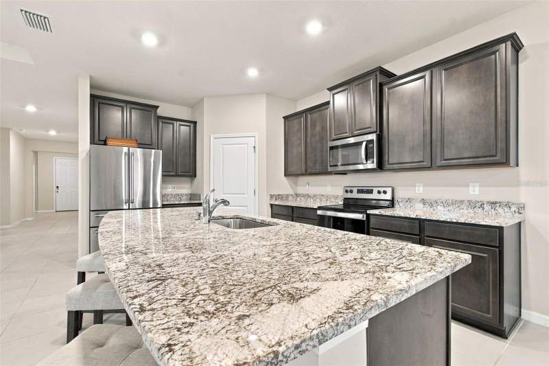 4 bedroom Single Family Residence at 32337 Conchshell Sail Street, Epperson North Village A-1-A-5, Wesley Chapel — photo 4