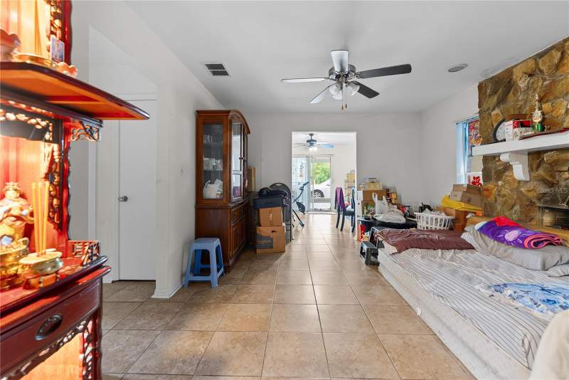 2 bedroom Single Family Residence at 8412 N Grady Avenue, Tampa, Tampa — photo 3