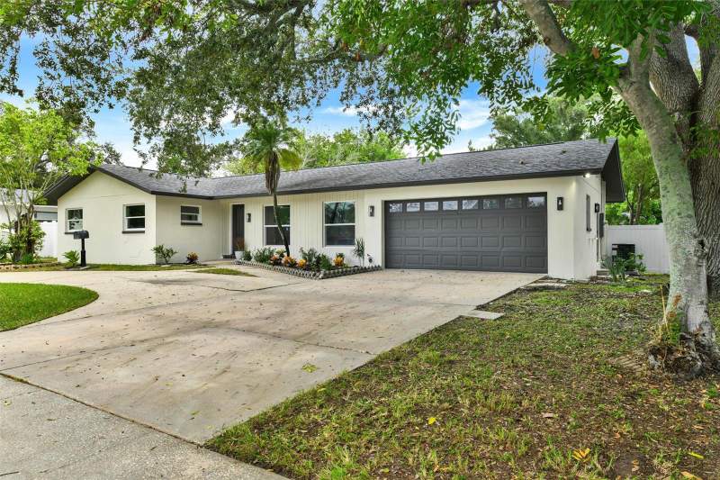 4 bedroom Single Family Residence at 1207 S Belcher Road, Meadows The, Clearwater — photo 2