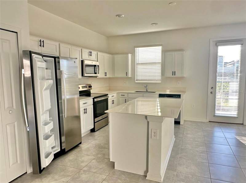 3 bedroom Townhouse at 390 Bogey Drive, Fox North, Davenport — photo 3