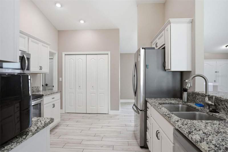 3 bedroom Single Family Residence at 4128 Everett Avenue, Spring Hill, Spring Hill — photo 5