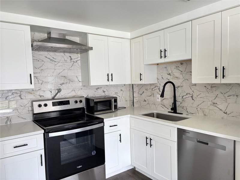 3 bedroom Single Family Residence at 8302 N Flintrock Court, Bay Crest Park Unit 14, Tampa — photo 5